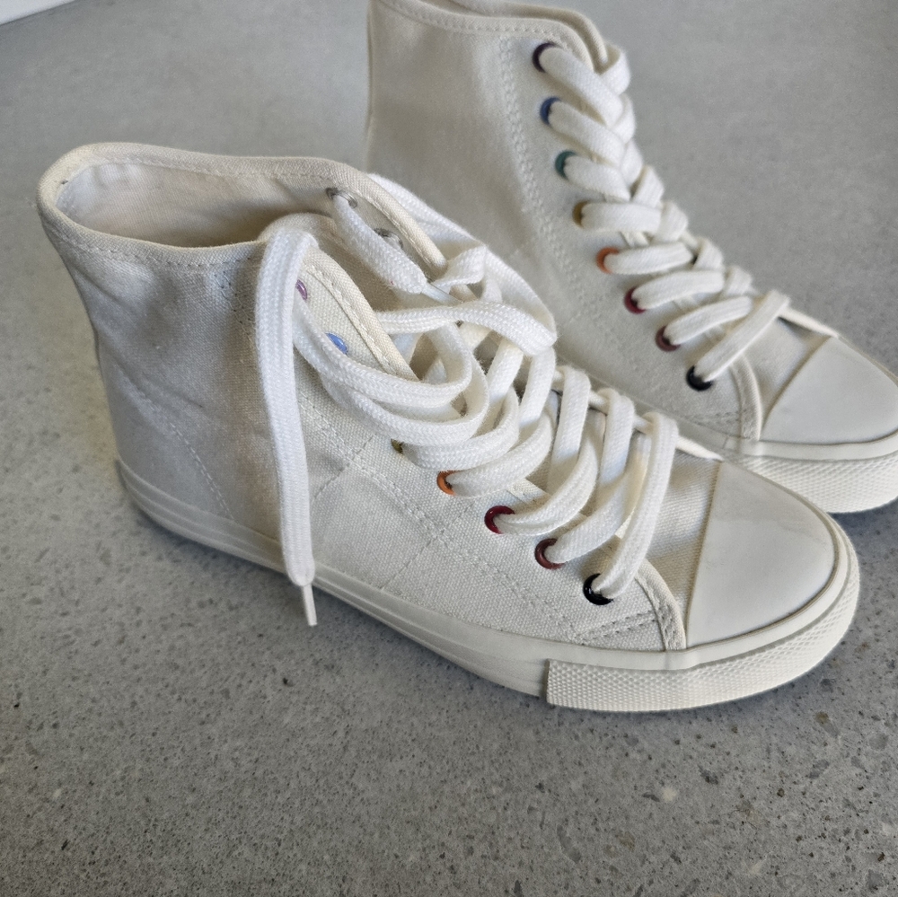 American Eagle White Rainbow Sole Hight Top Canvas Sneakers Size 6 - Picture 2 of 7